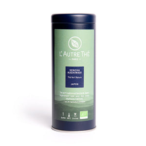Sencha Kashiwagi / L'autre thé / Thé vert / Arlo's Coffee / Ce thé japonais Sencha Kashiwagi N°20 est un thé vert premium cultivé selon les principes de l'Agriculture Biologique. C'est un thé d'une très grande douceur aux notes végétales et légèrement iodées. UNe porte d'entrée dans le monde des thés verts japonais. En vente chez Arlo’s Coffee, artisan torréfacteur de café de spécialité situé à Rambouillet dans les Yvelines, ile de France. 